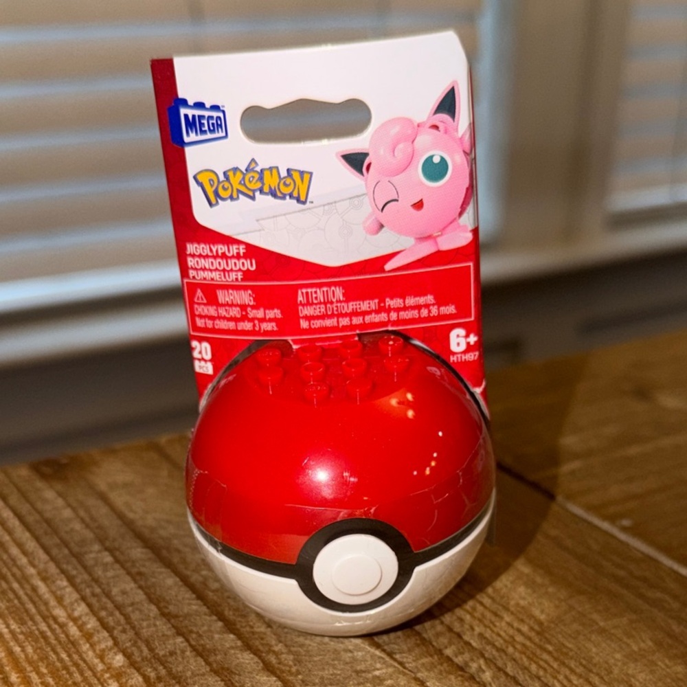 Pokémon Mega Jigglypuff Poké Ball Toy